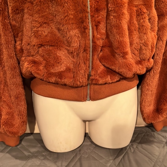 32 High quality furry zip up hoodie jacket! - Picture 7 of 16